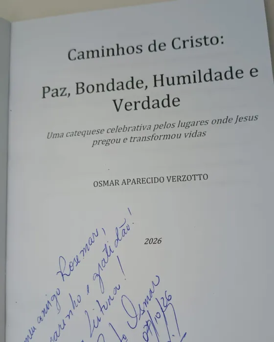 Dedicatória escrita à mão pelo autor no exemplar da leitora Rosemar