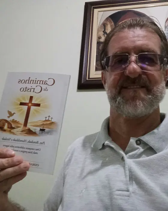 Neri com o seu exemplar do Caminhos de Cristo